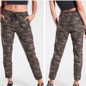 Athleta Farallon Camo Jogger Size 2